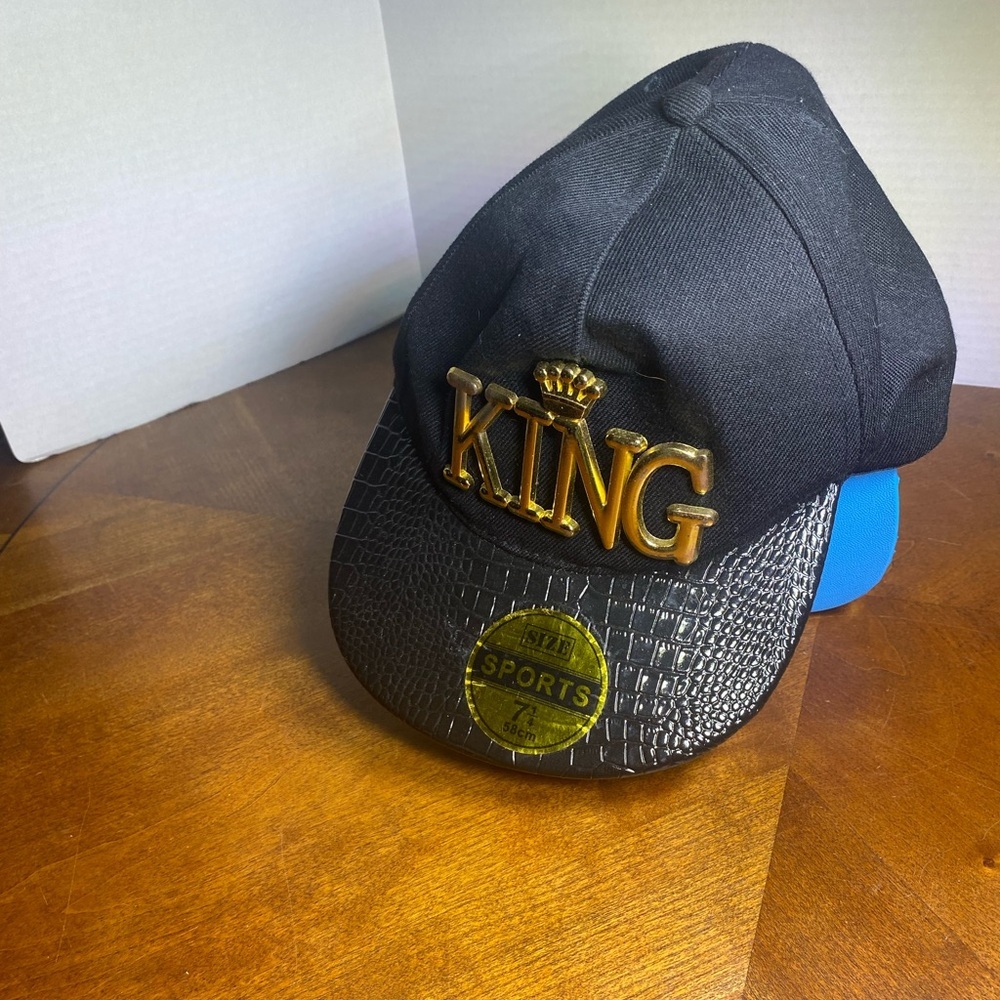 Mens Baseball Cap Emblazoned KING Add‎ On Logo and Textured Bill Adjustable NWOT